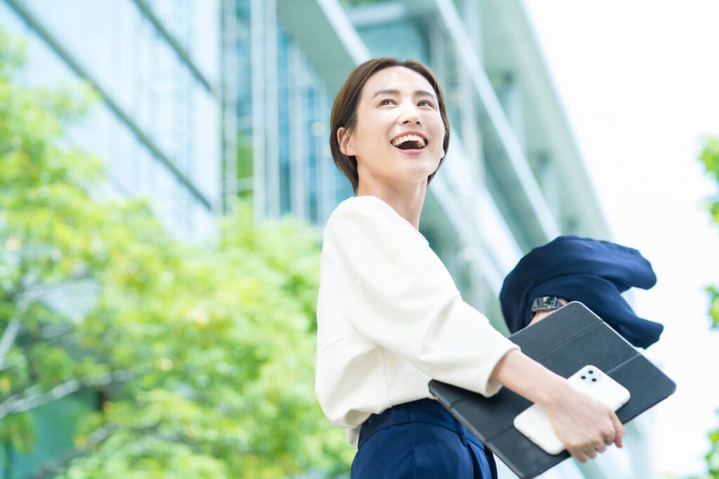 爽やかな笑顔の女性