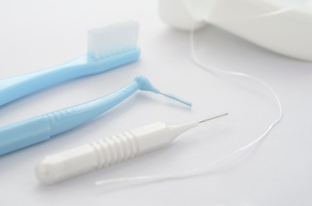 セルフケアに使用する歯ブラシや歯間ブラシ