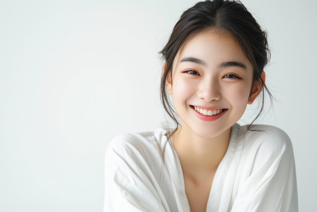 PMTCを受けて綺麗な歯で笑う女性