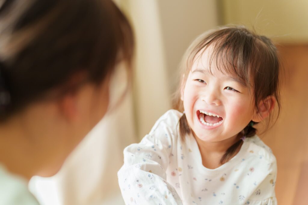 プレオルソで矯正をして綺麗な歯並びになった女の子