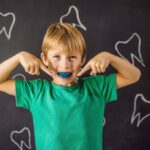 マイオブレースで歯列矯正をする子供